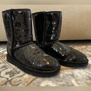 AUTHENTIC CLASSIC SHORT UGG BLACK SEQUIN